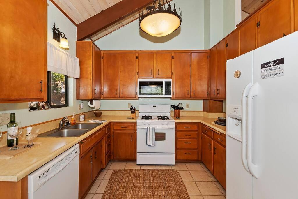 Everwood Serenity Treehouse Ontrail Head/Sledding Villa Big Bear Lake Exteriör bild