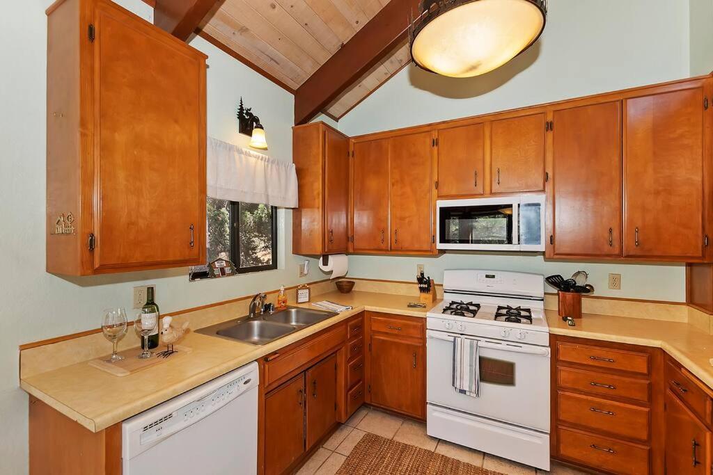 Everwood Serenity Treehouse Ontrail Head/Sledding Villa Big Bear Lake Exteriör bild